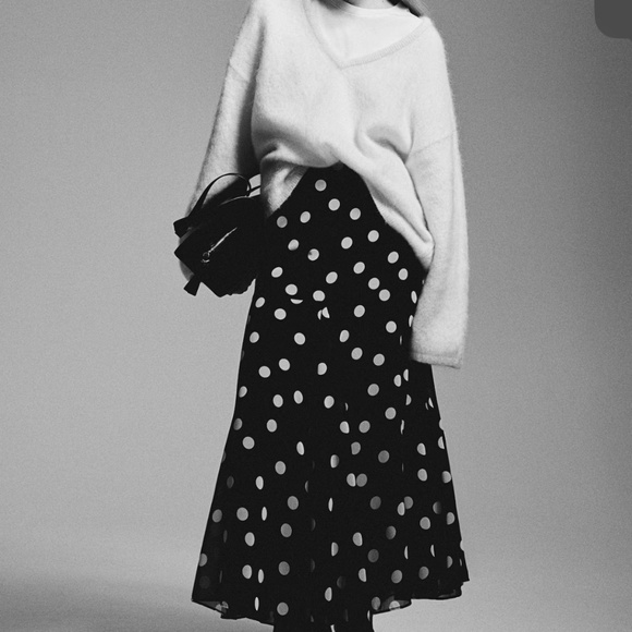 H&M Dresses & Skirts - NWT H&M polka dot midi skirt